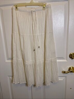 White Stag   White Cotton Skirt with Tab Label